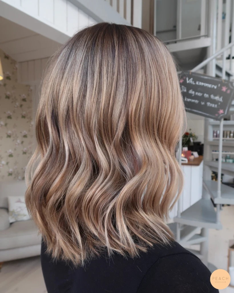 Golden bronde foilayage