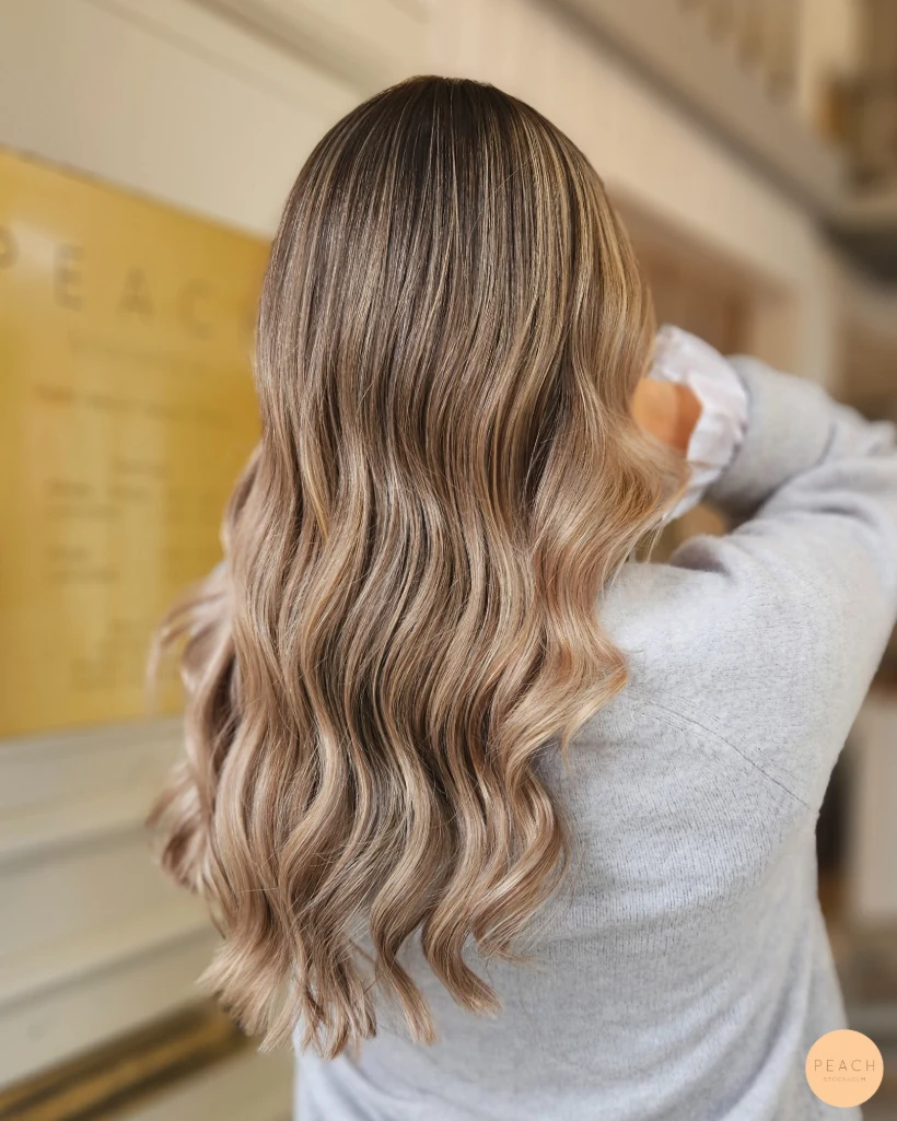 Krämig beige balayage
