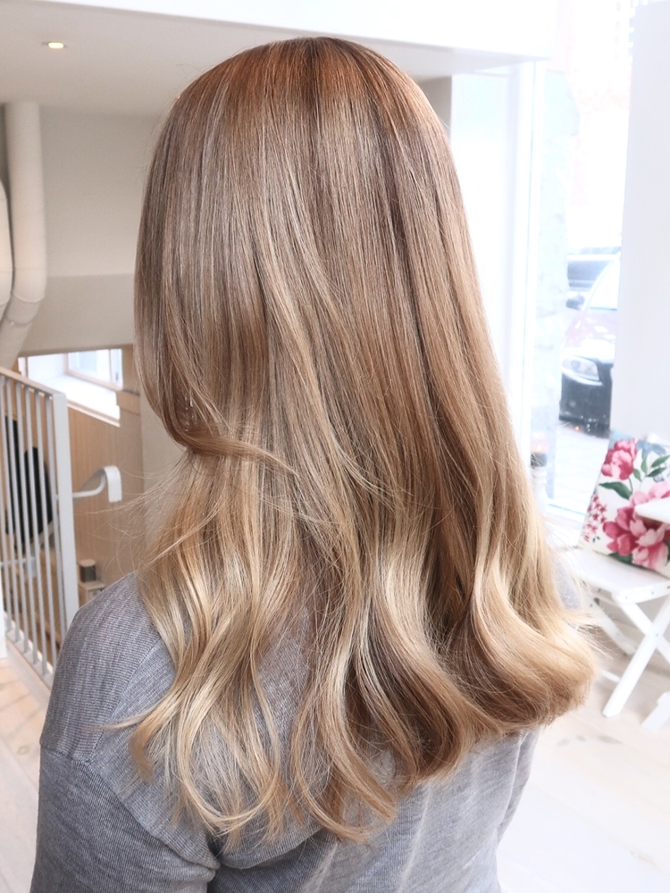 Slingor kall blond