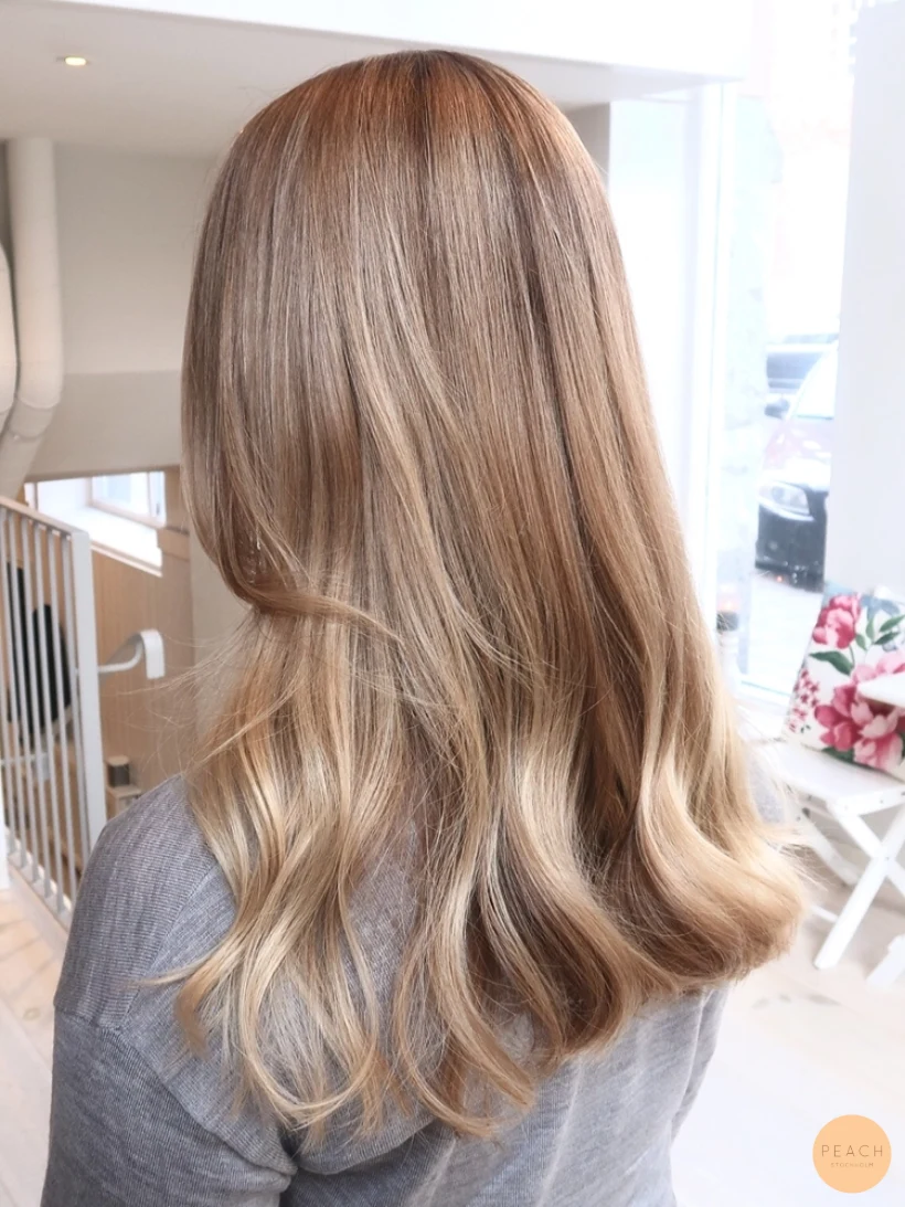 Slingor kall blond