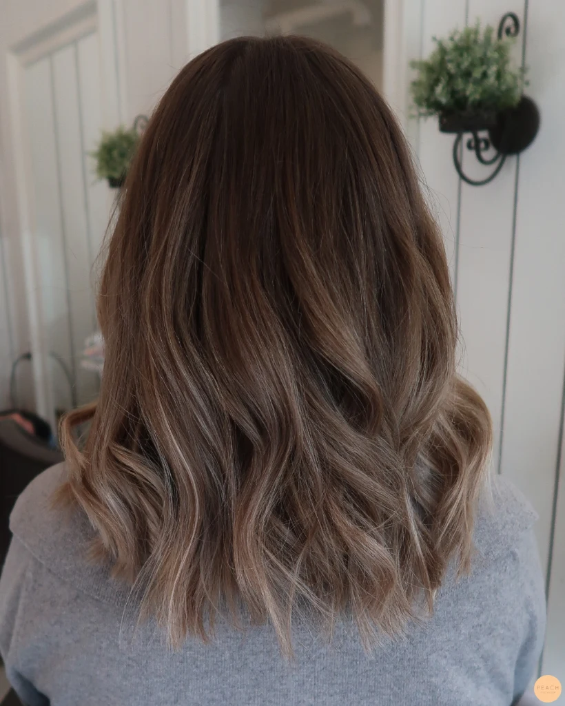 Balayageslingor och en beige nyansering 🌟