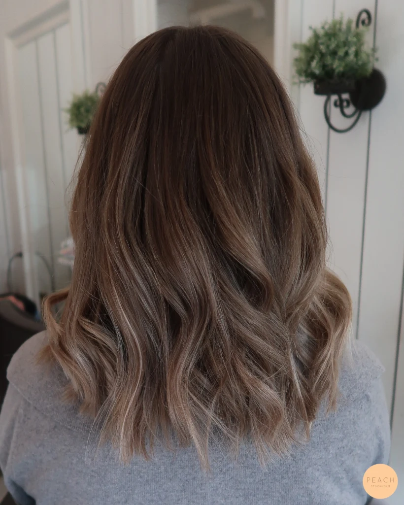 Balayageslingor och en beige nyansering 🌟