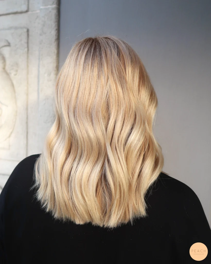 Krämig beige blond hårfärg