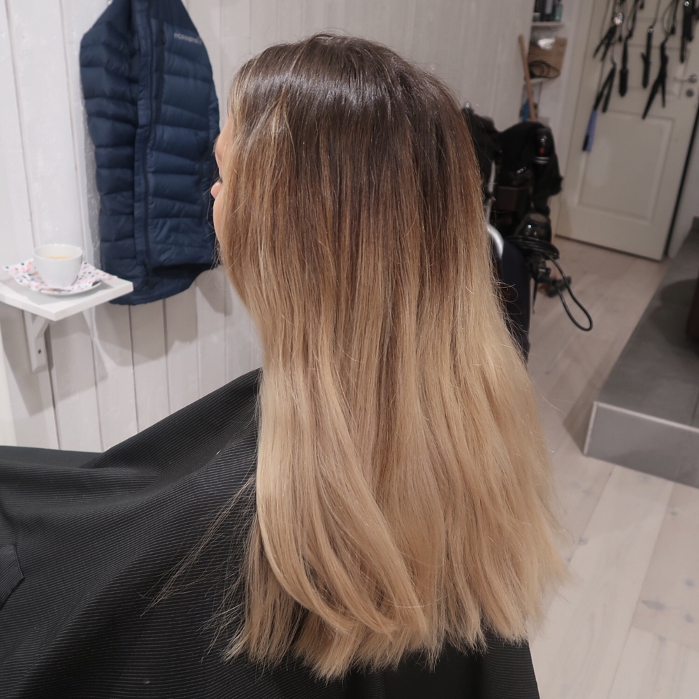 Uppljusning kall blond hårfärg