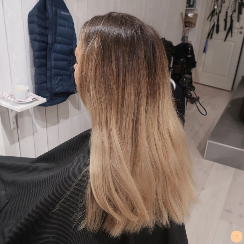 Uppljusning kall blond hårfärg