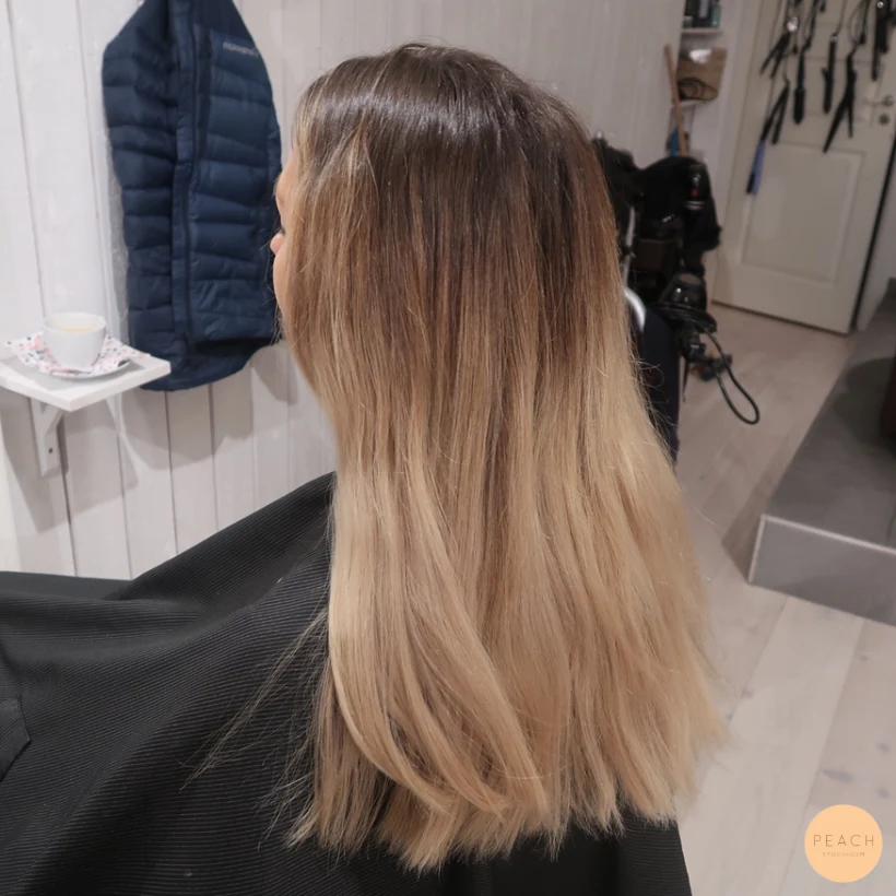 Uppljusning kall blond hårfärg