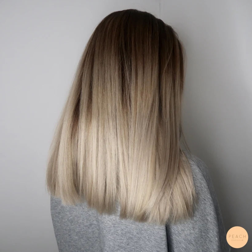 Uppljusning kall blond hårfärg