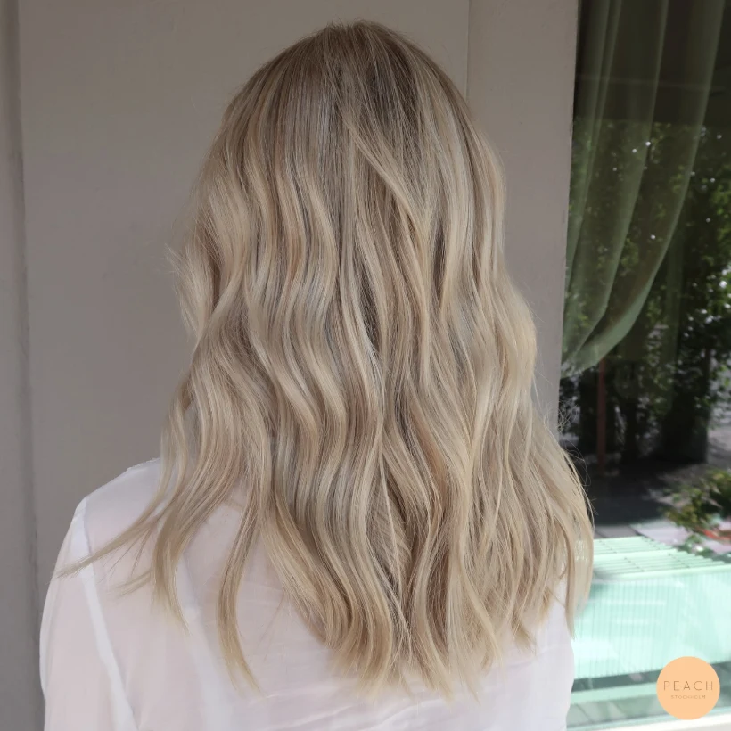 Kall Beige blond hårfärg med beige toner