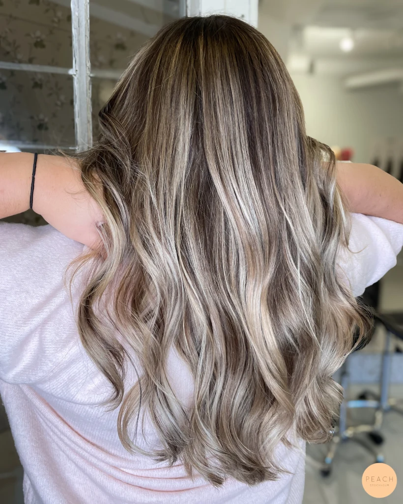 ✨🫶🏼 Crisp blonde hair with lowlights