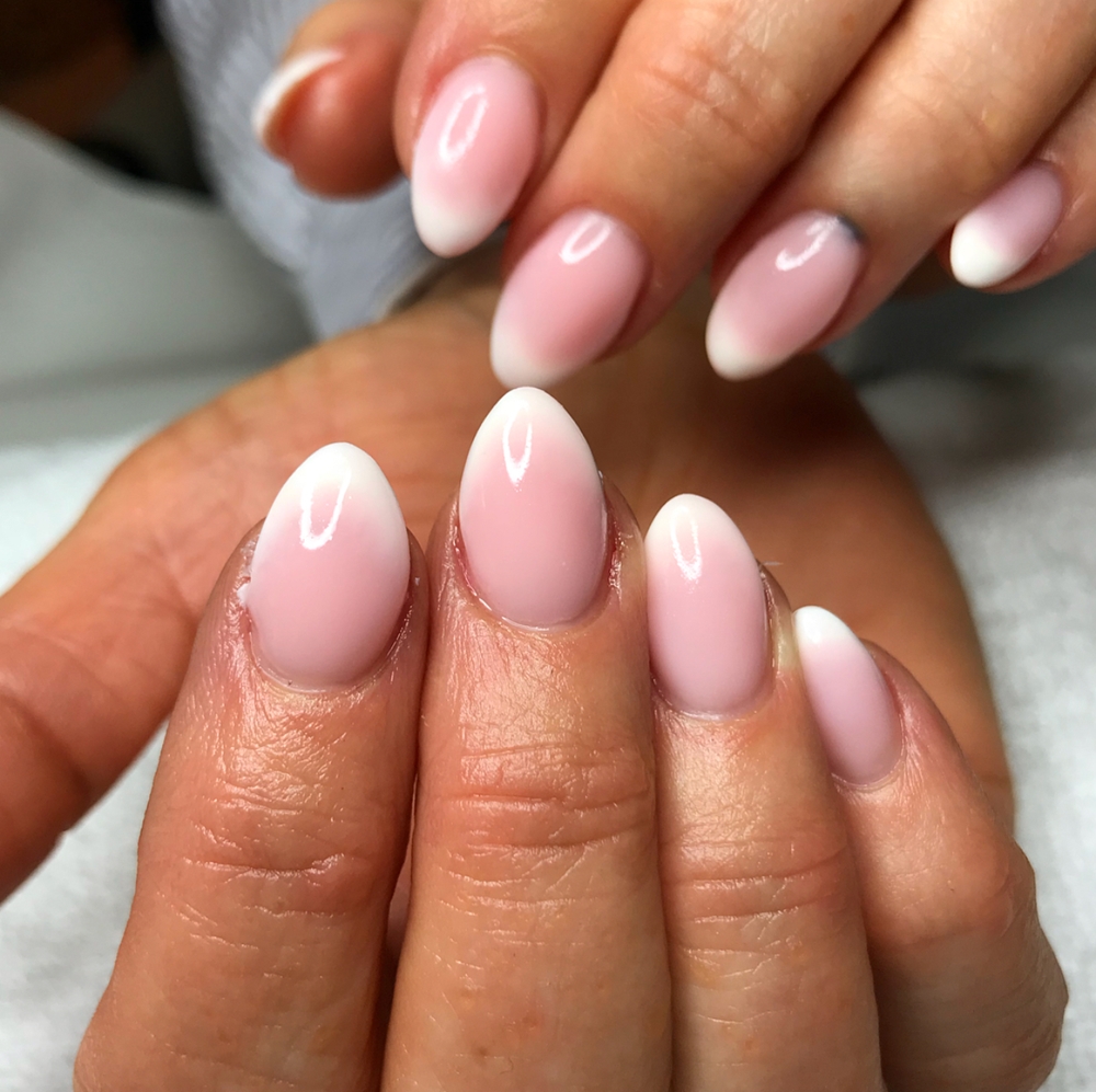 Faded french naglar