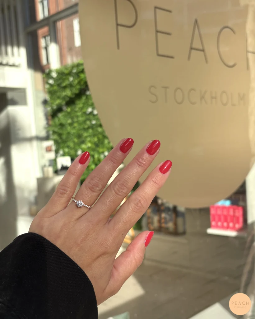 Röda naglar gelpolish & förstärkning