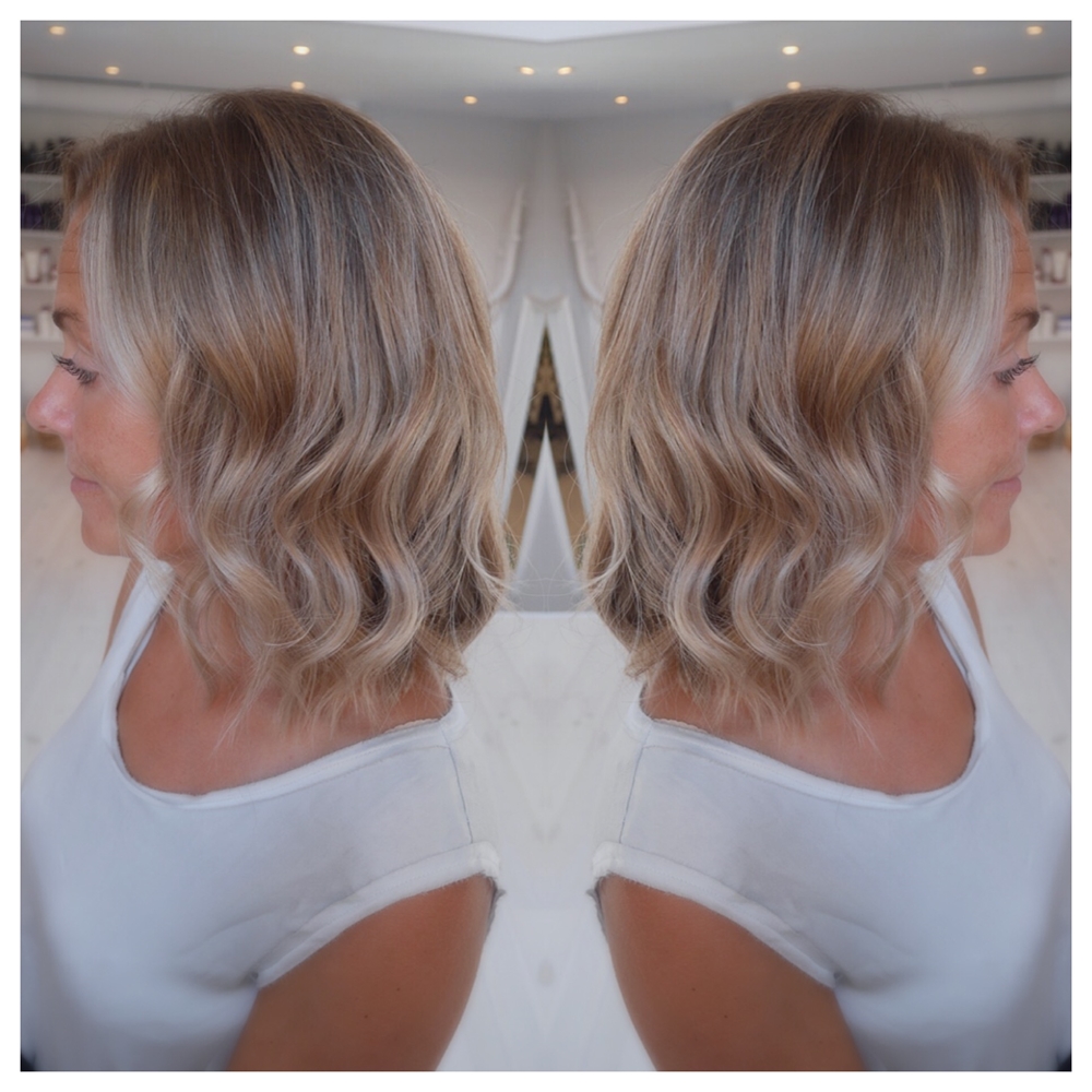 Naturlig blond hårfärg med skiftningar