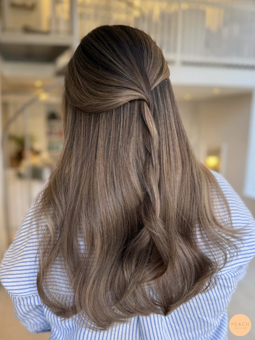 Mjuk balayage brun ljusa slingor