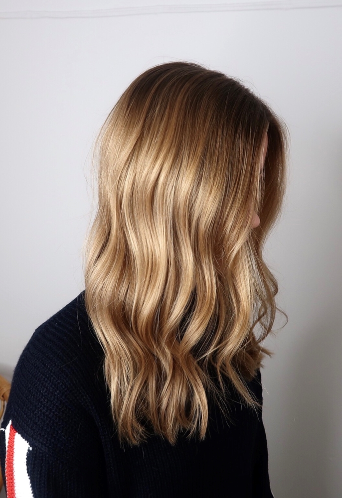 Varm blond hårfärg