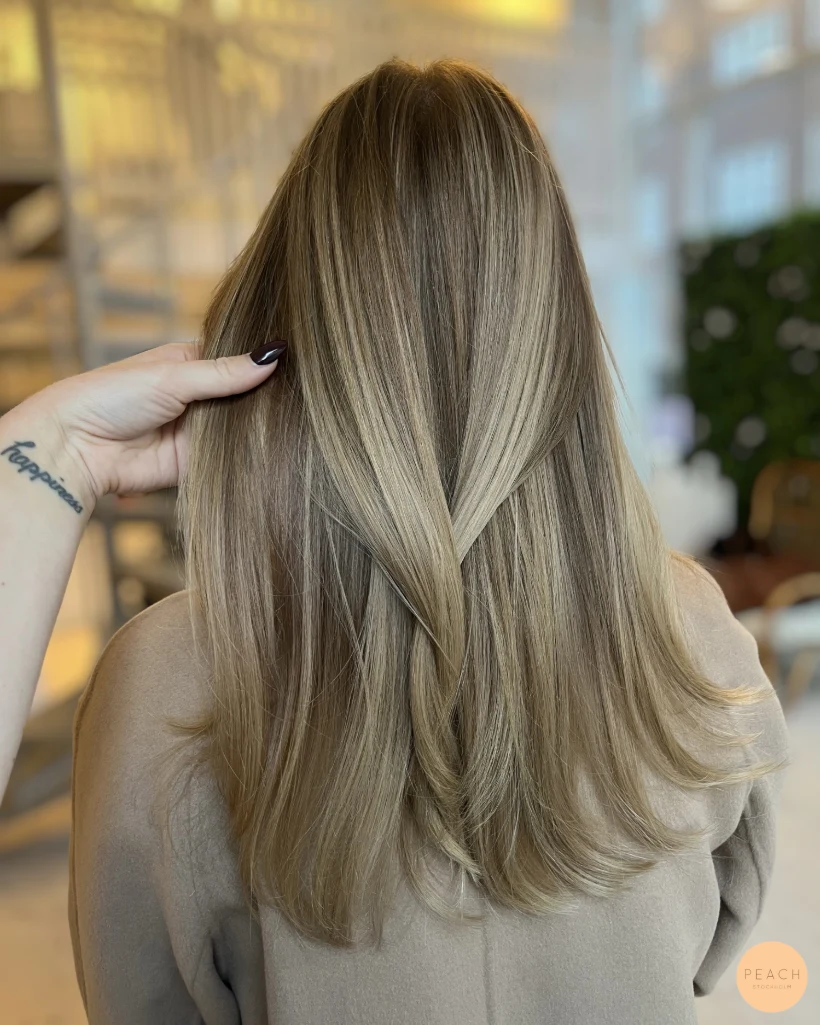 Beige blond med mjuka skiftningar