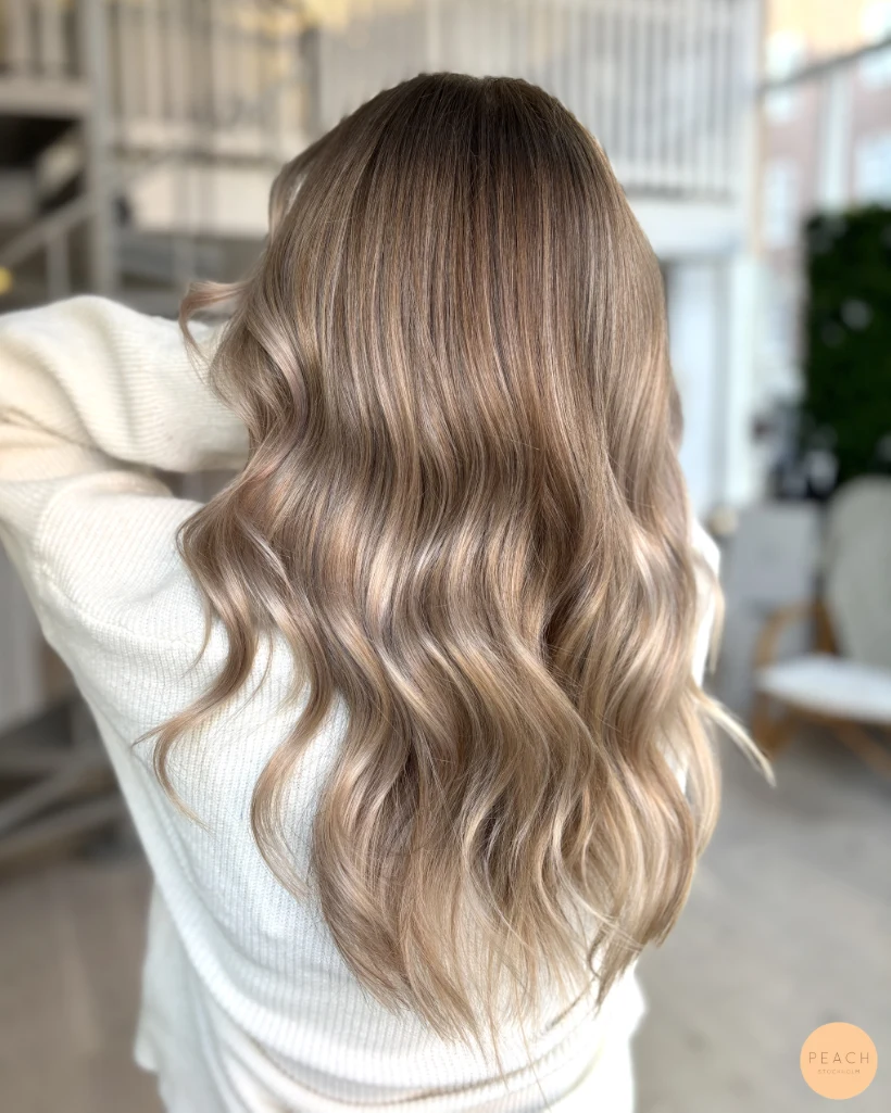 Blond Balayage med mjuka teasylights