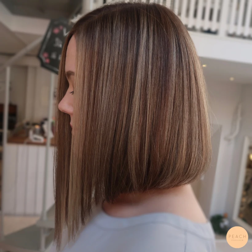 Från blond till brun med ljusa slingor