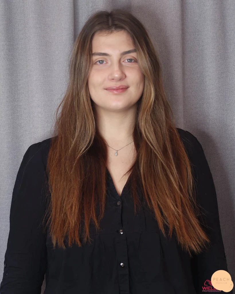 Bronde hårfärg med teasylights slingor och balayage för en stor färgkorrigering