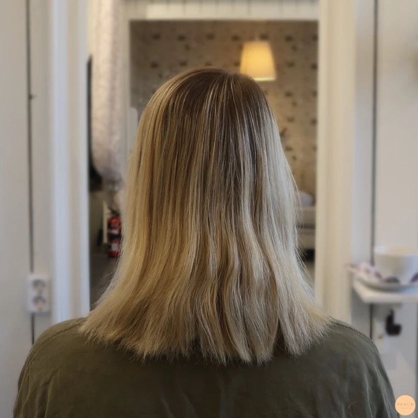 Beige blond hårfärg med lowlights