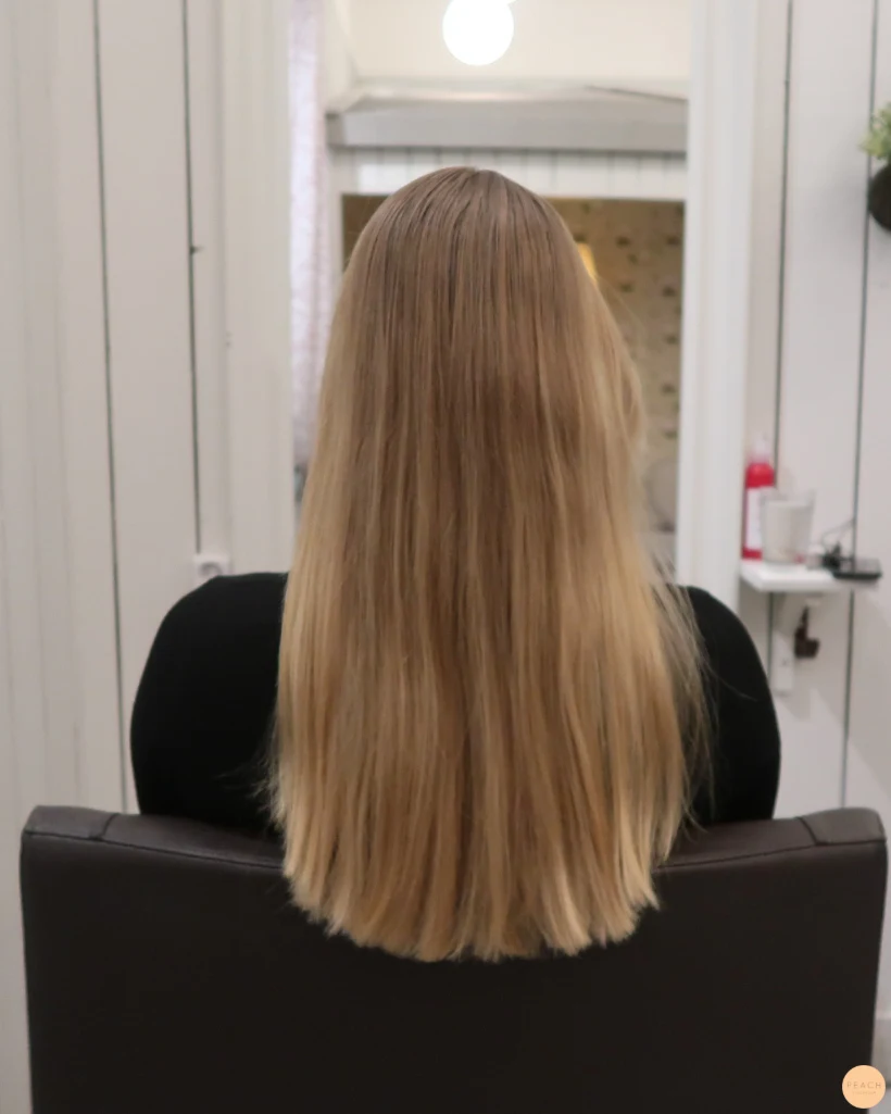 Ljusa slingor med beige blond ton