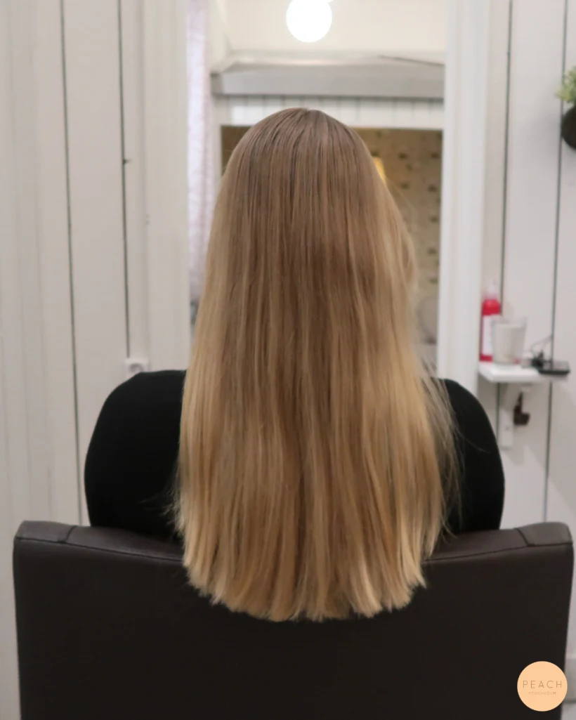 Ljusa slingor med beige blond ton