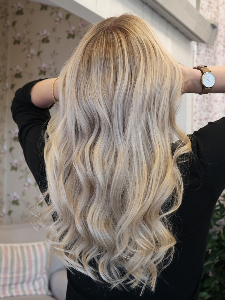 Kall blond balayage stockholm