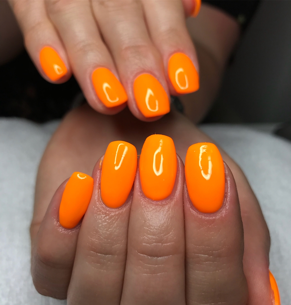 Neon orangea naglar