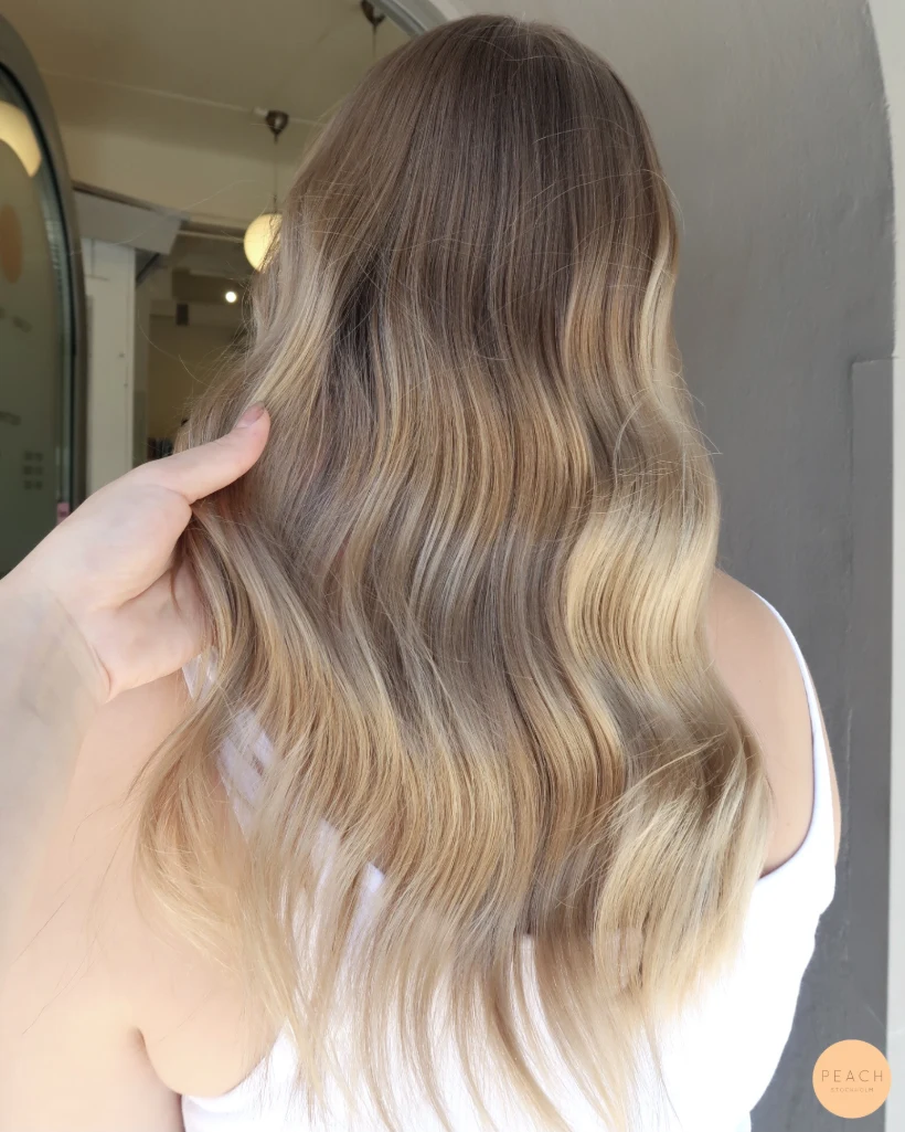 Balayage i beige blond ton