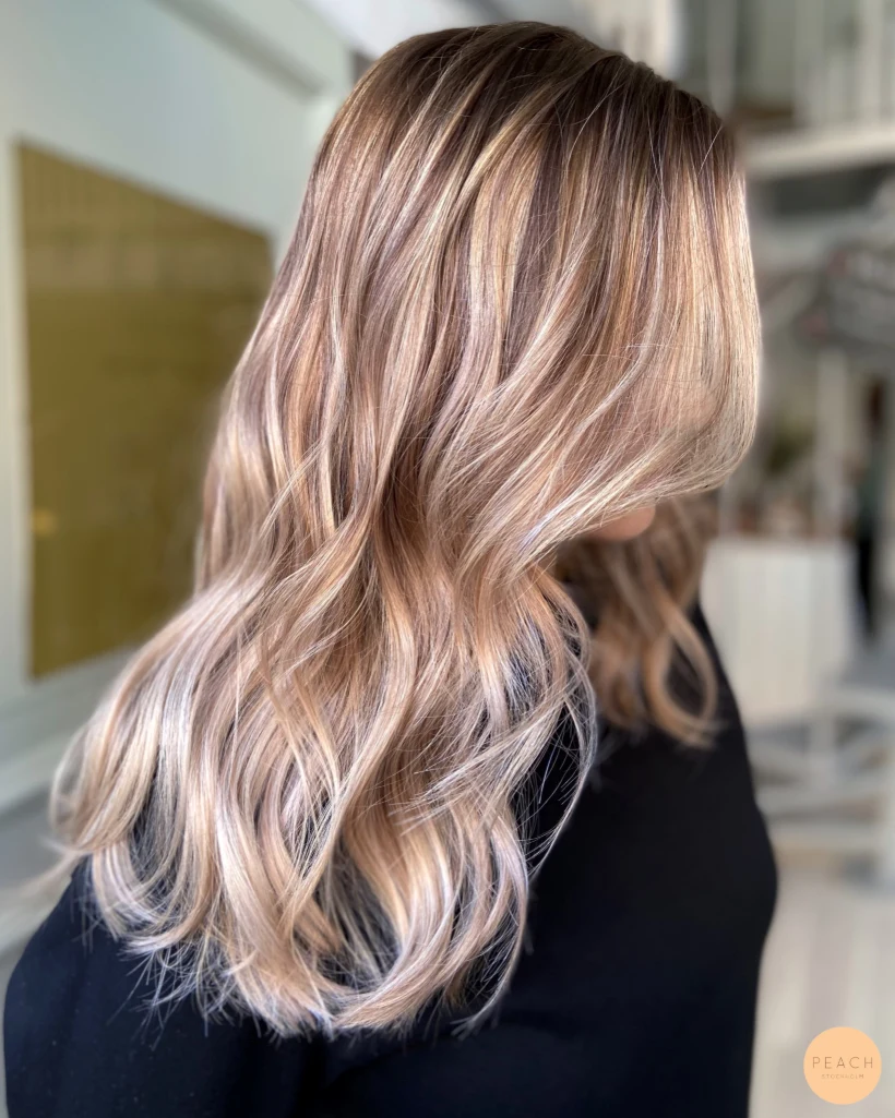 Mörkblond balayage hårfärg