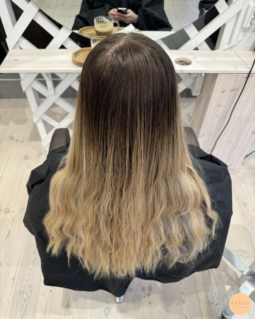 Soft blonde hair med mjuka lowlights