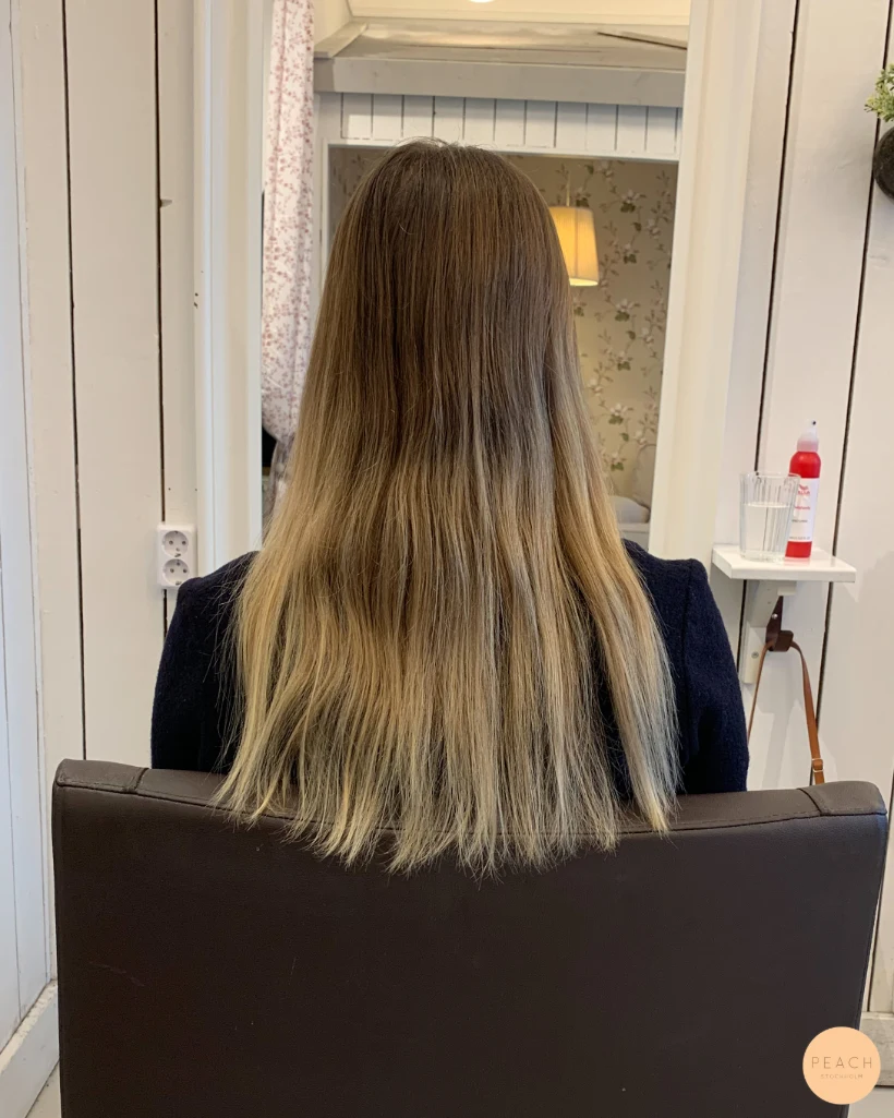 Ljusa slingor med balayage teknik