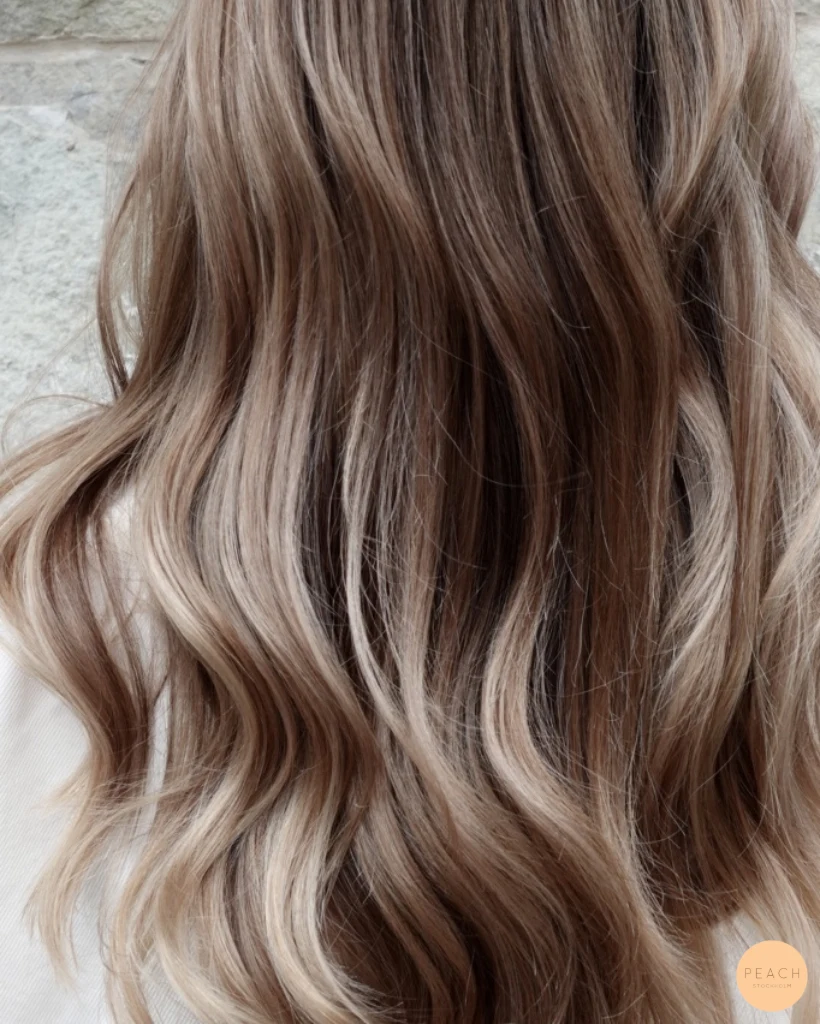 Bronde hair med ljusa slingor
