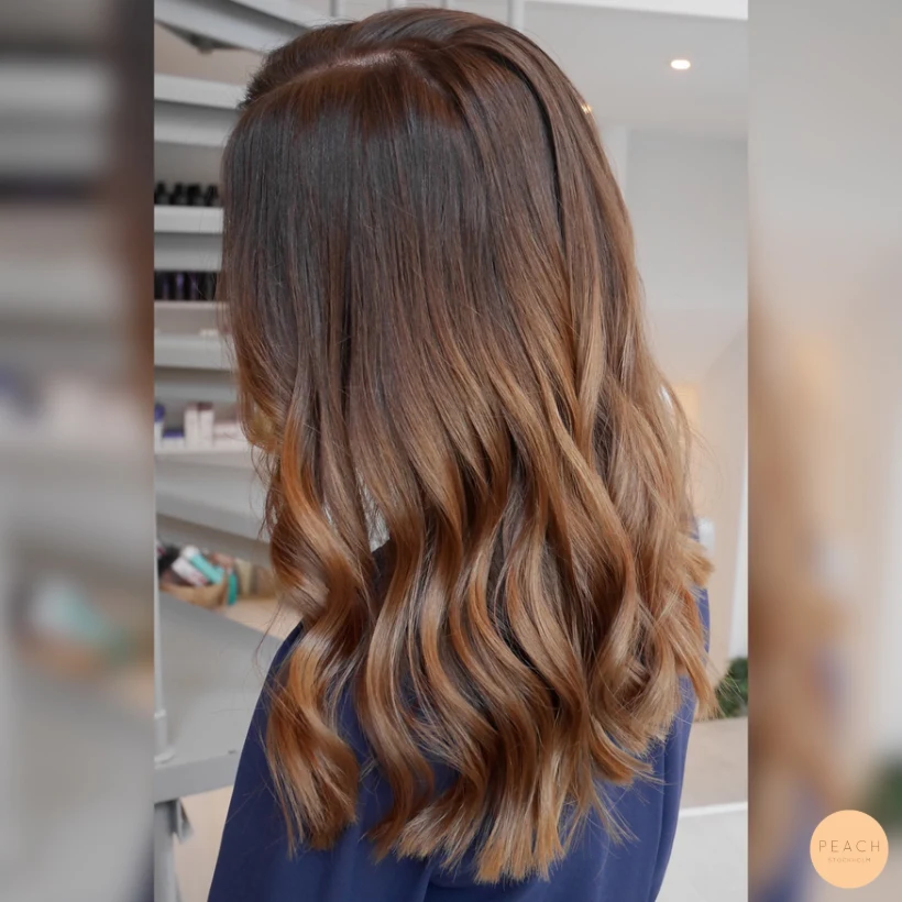 Från blond till brun med mjuk root shadow