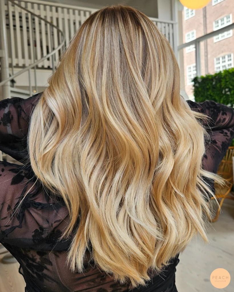 Glossy warm vanilla blonde