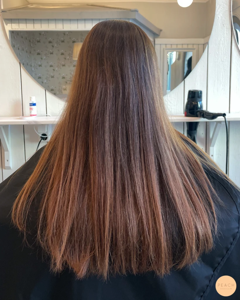 Varm beige hårfärg med highlights