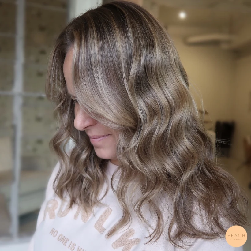 Bronde hårfärg med ljusa slingor – inspiration 12 oktober 2020