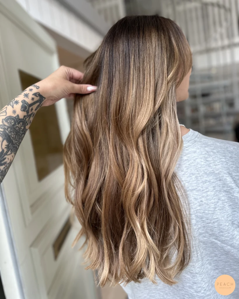 Bronde balayage med varm nyansering