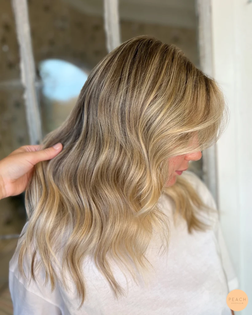 Bright blonde 🤍