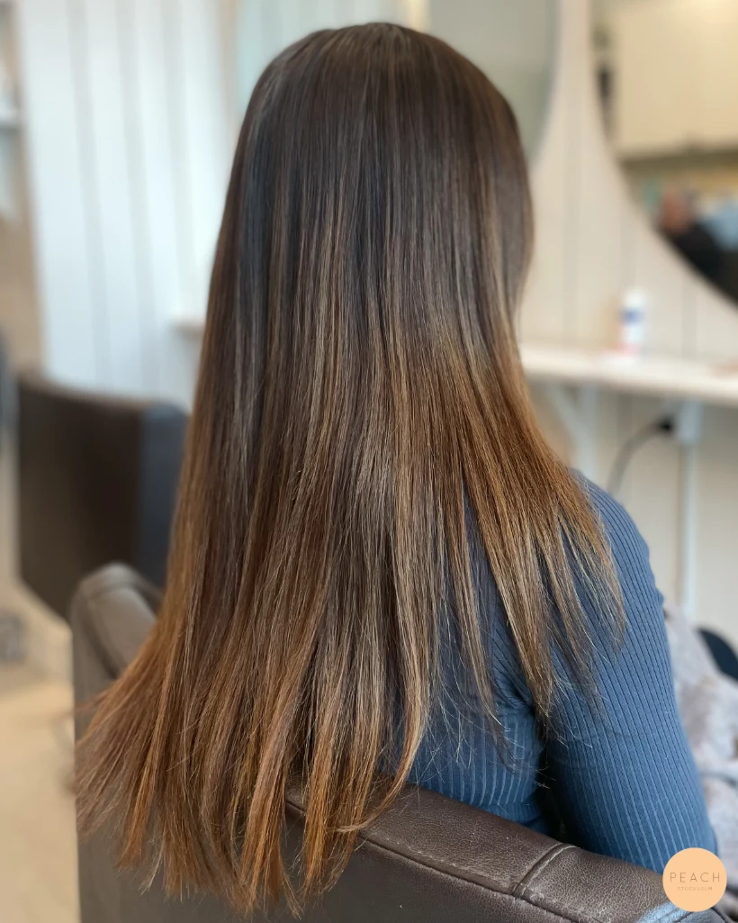 Varm beige hårfärg med beige toner