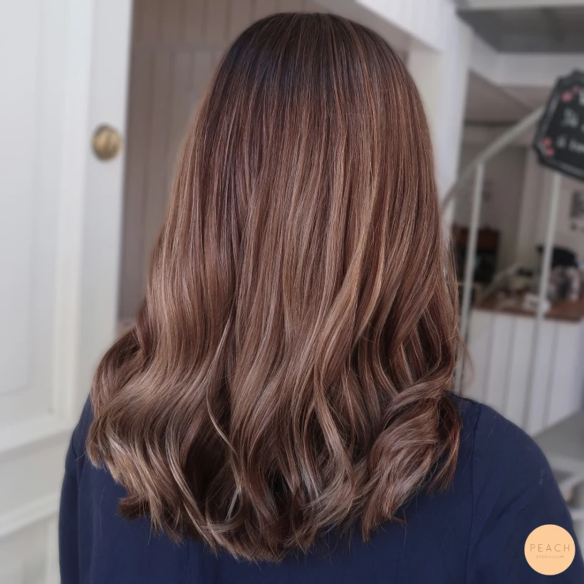 Balayage slingor med krämig ton