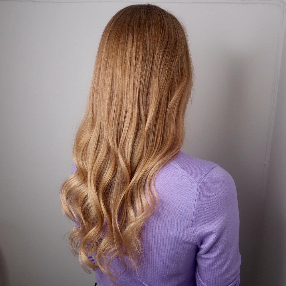 Varm blond kopprig guld hårfärg