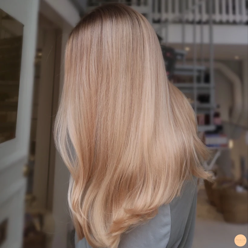 Strawberry blonde hårfärg