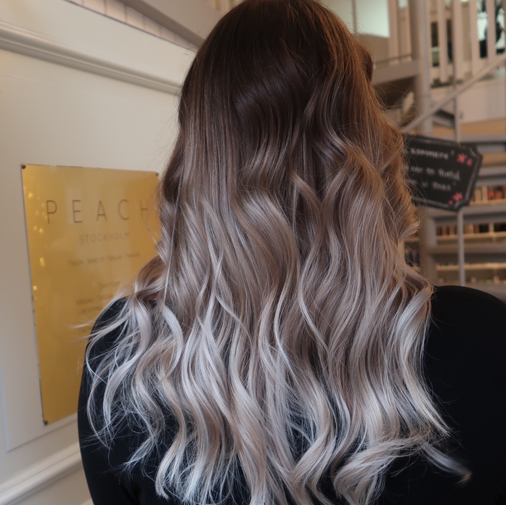 Kall balayage blonde med sval nyansering