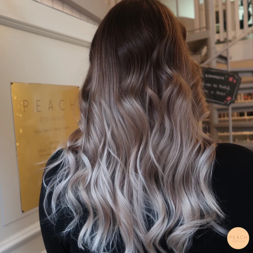 Kall balayage blonde med sval nyansering