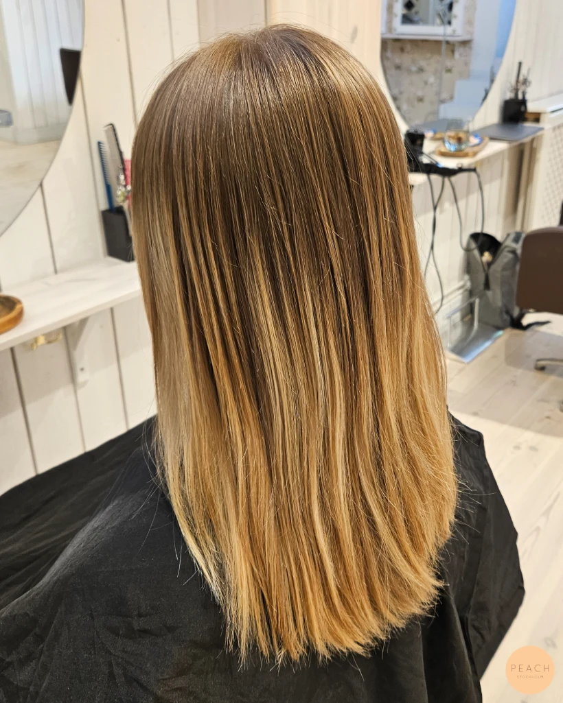 Glossy warm vanilla blonde