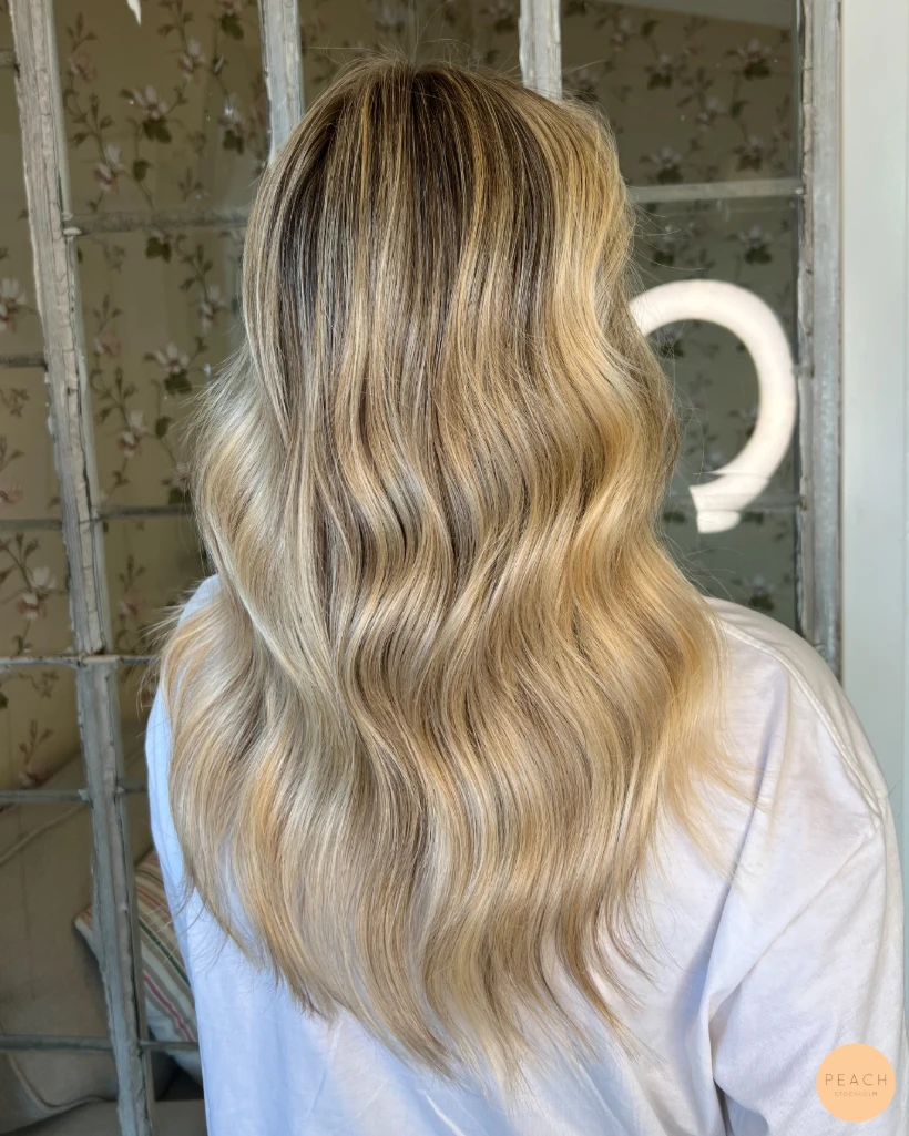 Bright blonde 🤍