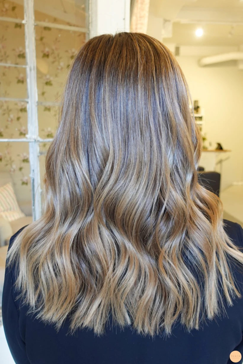 Havreblond hårfärg med ljusa slingor