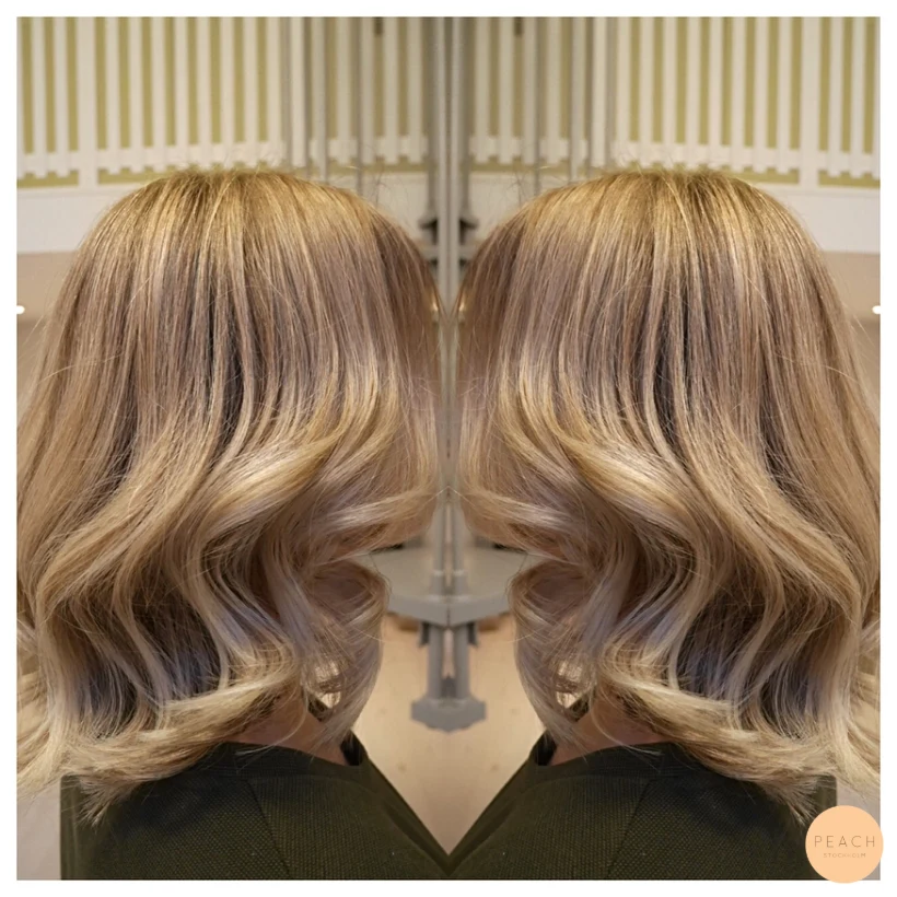 Blondie med ljusa slingor