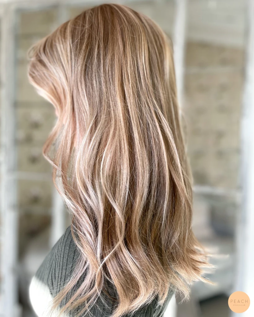 Beige blond hårfärg med teasylight
