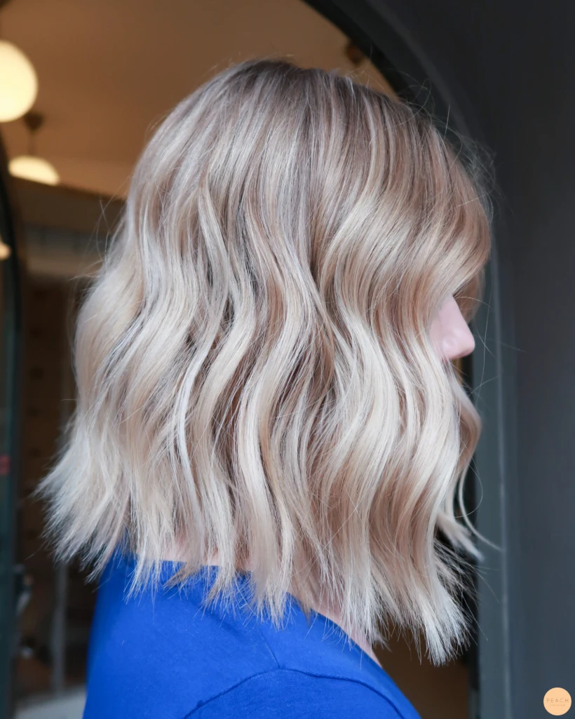 Blond hårfärg i lob frisyr